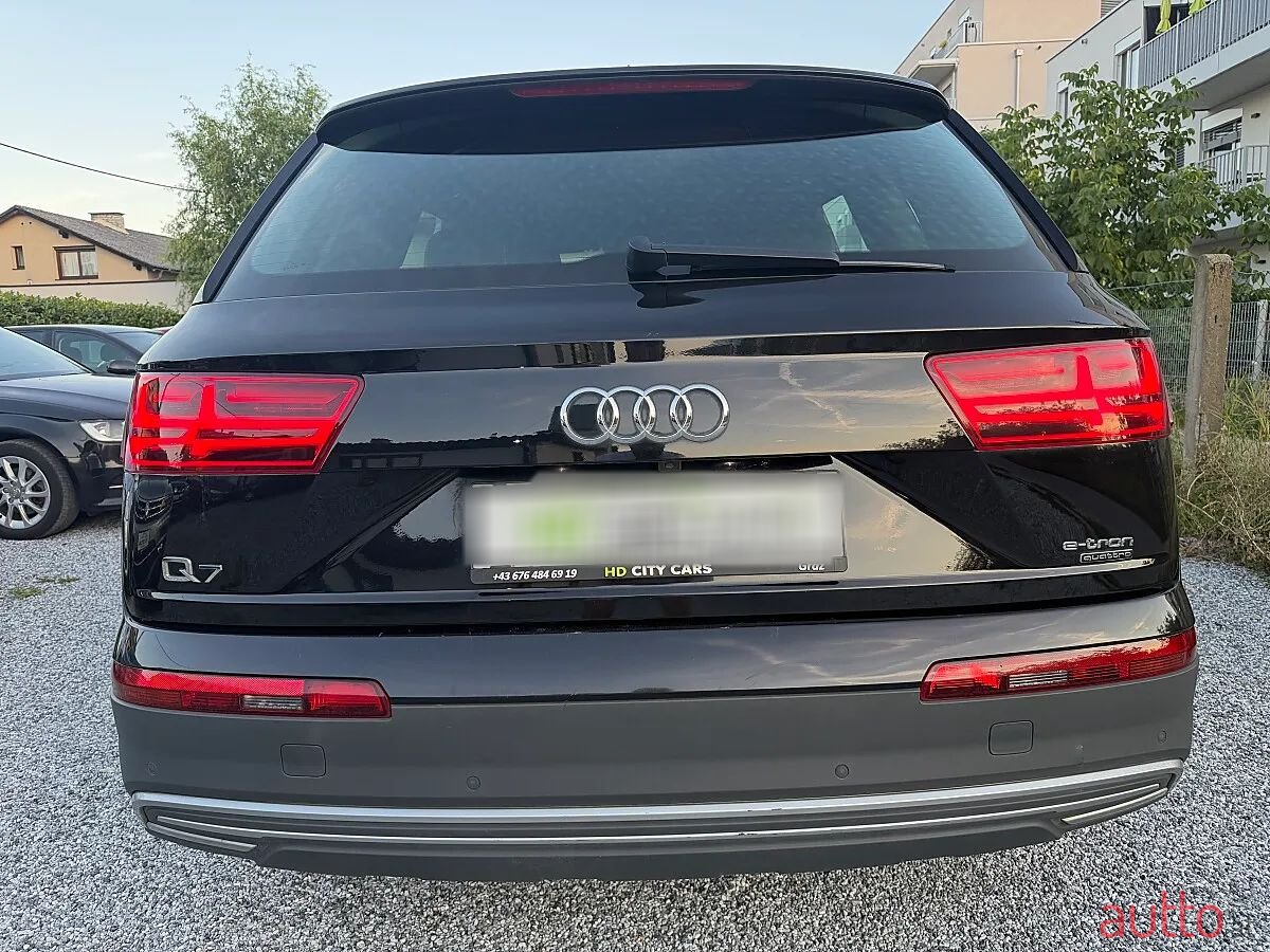 2017' Audi Q7 photo #6