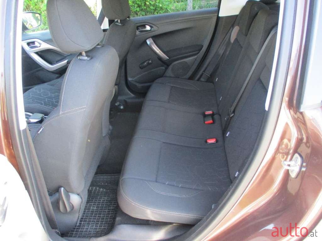 2014' Peugeot 2008 photo #6