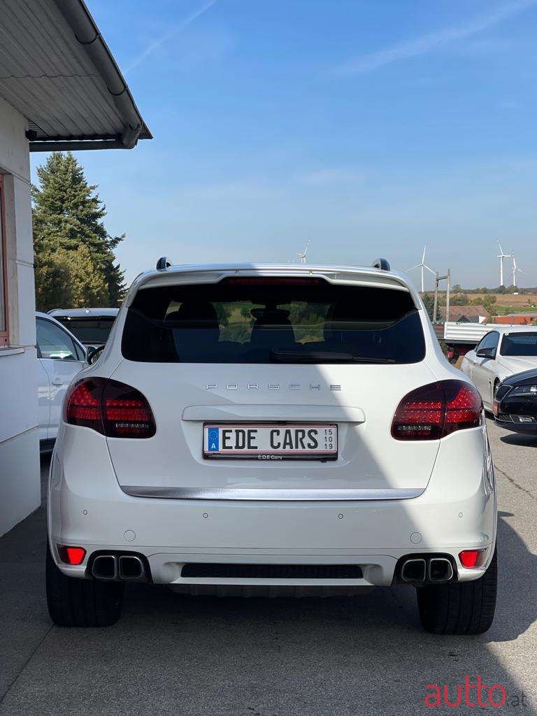 2013' Porsche Cayenne photo #4