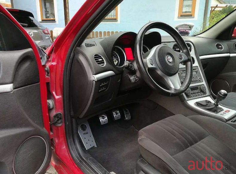 2006' Alfa Romeo 159 photo #1