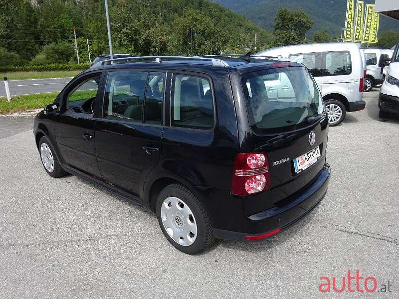 2009' Volkswagen Touran photo #5