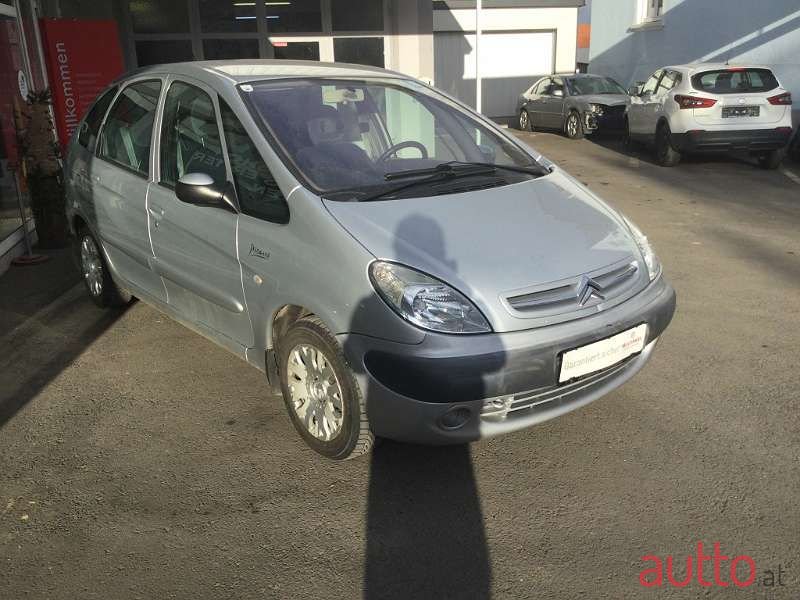 2004' Citroen Xsara Picasso photo #3