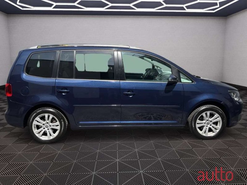 2013' Volkswagen Touran photo #5