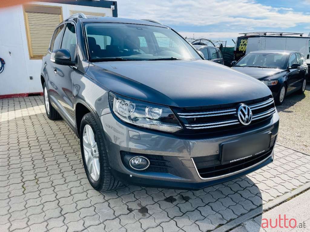 2012' Volkswagen Tiguan photo #3