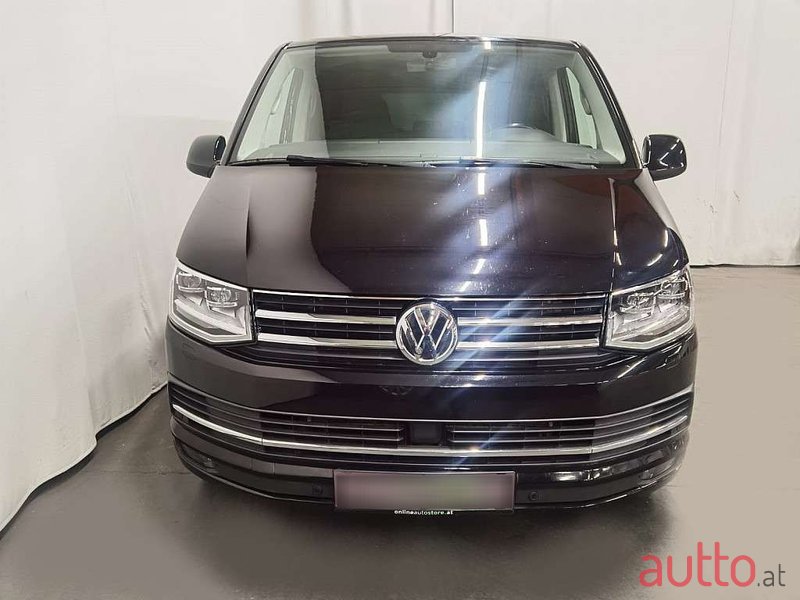 2017' Volkswagen Multivan photo #3