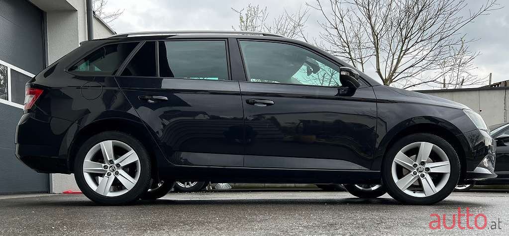 2012' Skoda Fabia photo #4