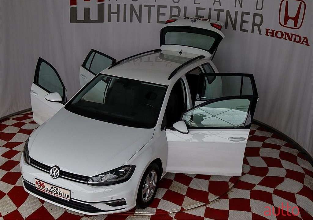 2018' Volkswagen Golf photo #3