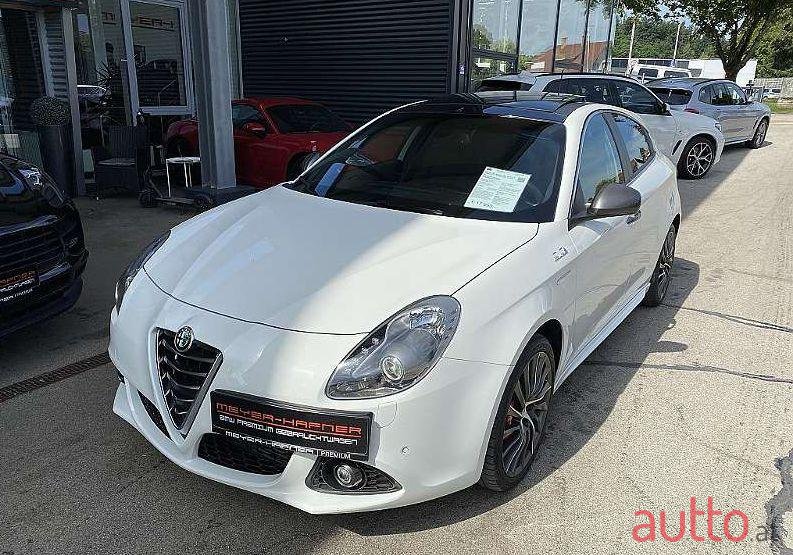 2016' Alfa Romeo Giulietta photo #1