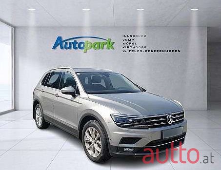 2020' Volkswagen Tiguan photo #3