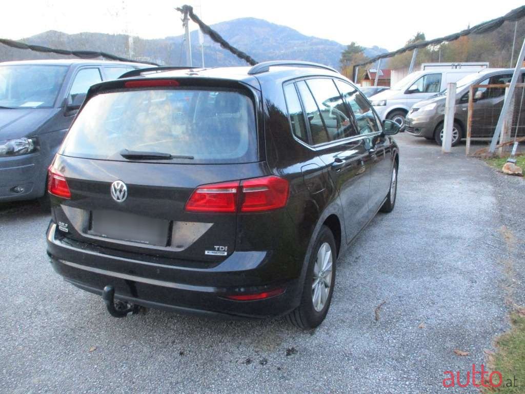 2015' Volkswagen Golf photo #3