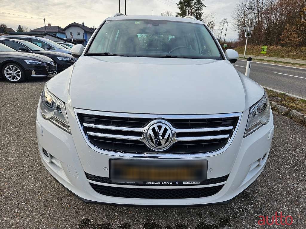 2010' Volkswagen Tiguan photo #2