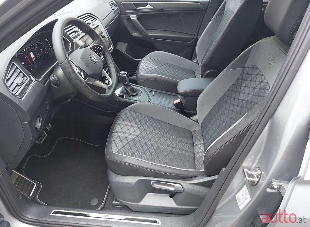 2023' Volkswagen Tiguan photo #6