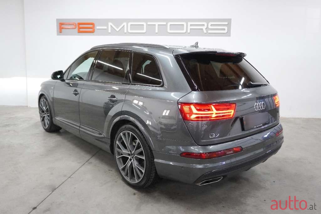 2018' Audi Q7 photo #4