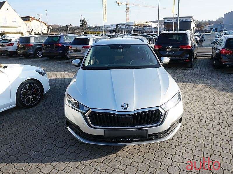 2020' Skoda Octavia photo #2