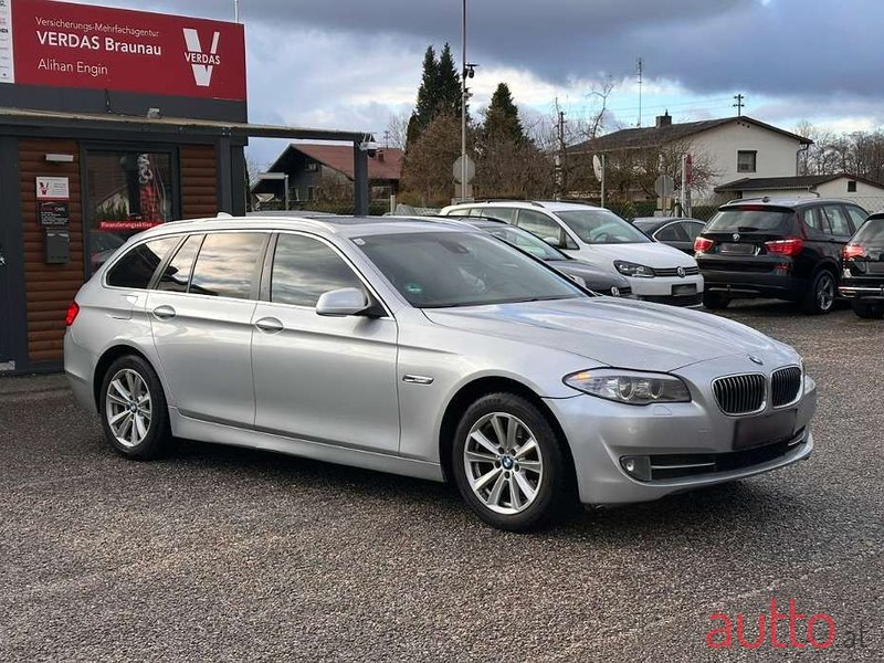 2011' BMW 5Er-Reihe photo #3
