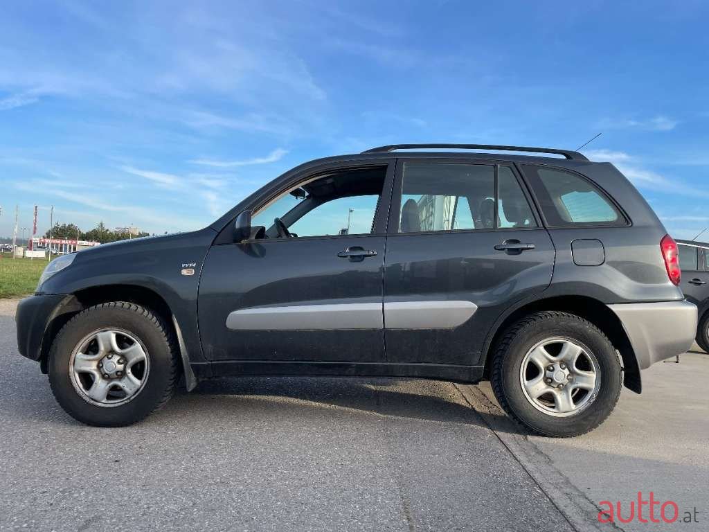 2005' Toyota RAV4 photo #2