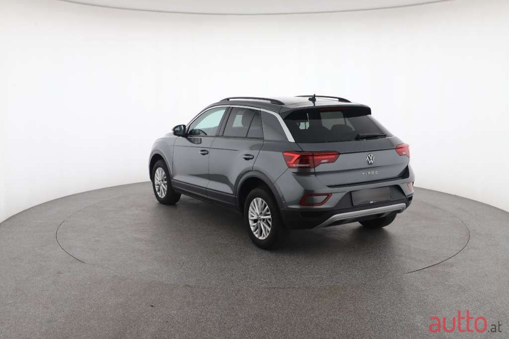 2023' Volkswagen T-Roc photo #4