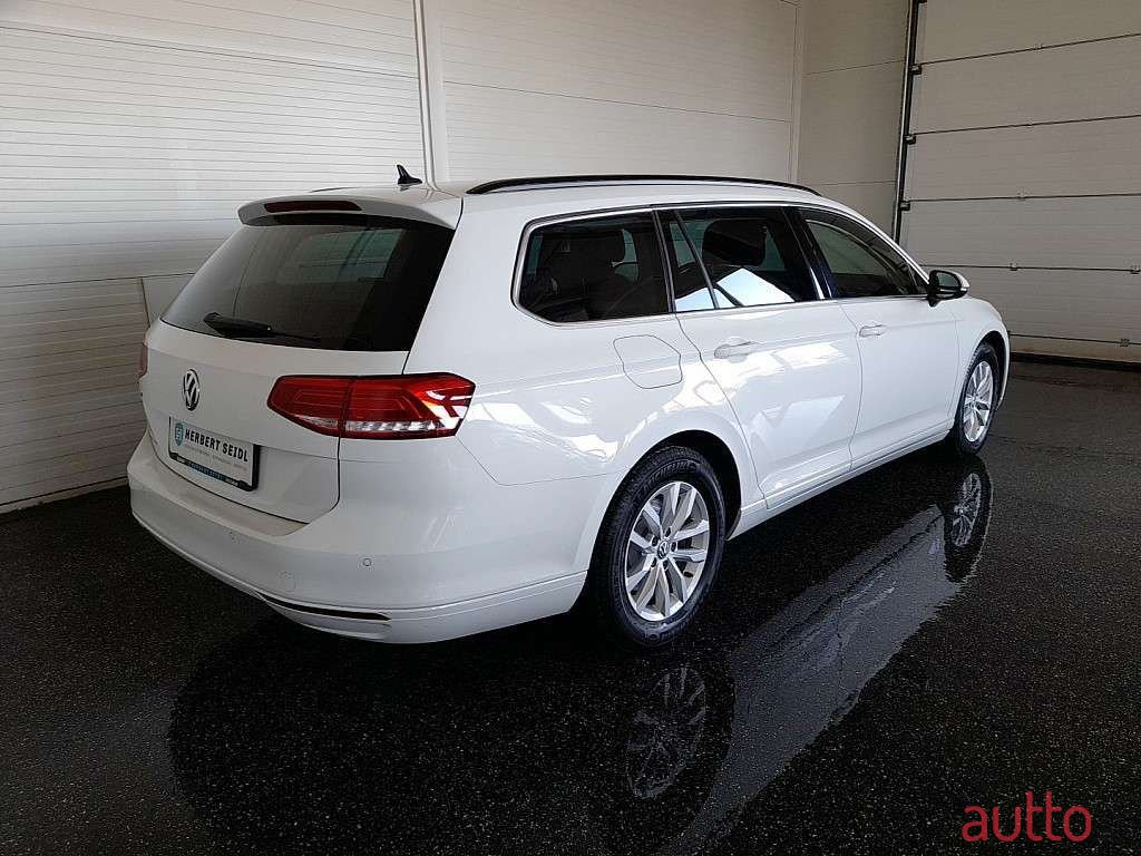 2019' Volkswagen Passat photo #1