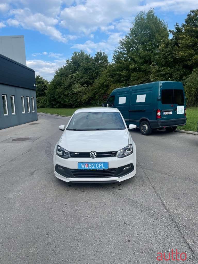 2012' Volkswagen Polo photo #3