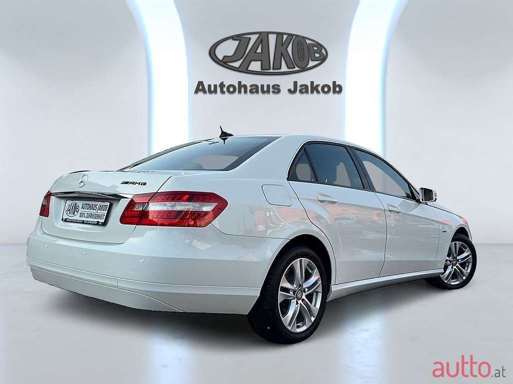 2011' Mercedes-Benz E-Klasse photo #2