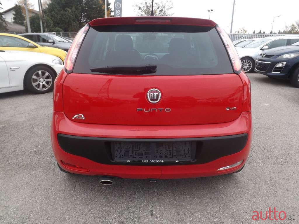 2011' Fiat Punto photo #5