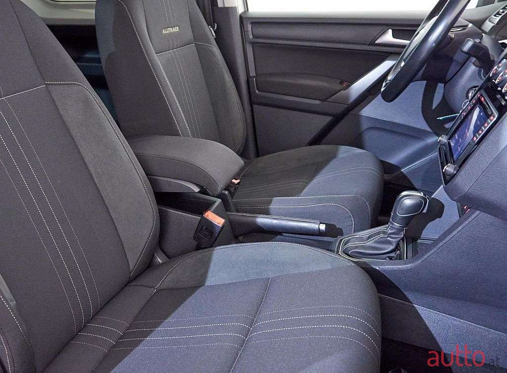 2017' Volkswagen Caddy photo #6