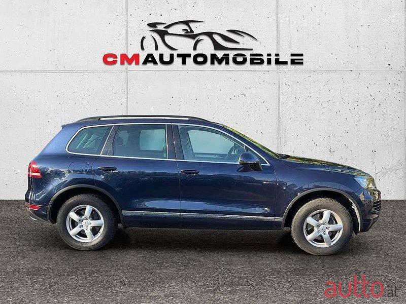 2012' Volkswagen Touareg photo #4