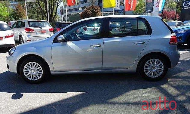 2009' Volkswagen Golf photo #3