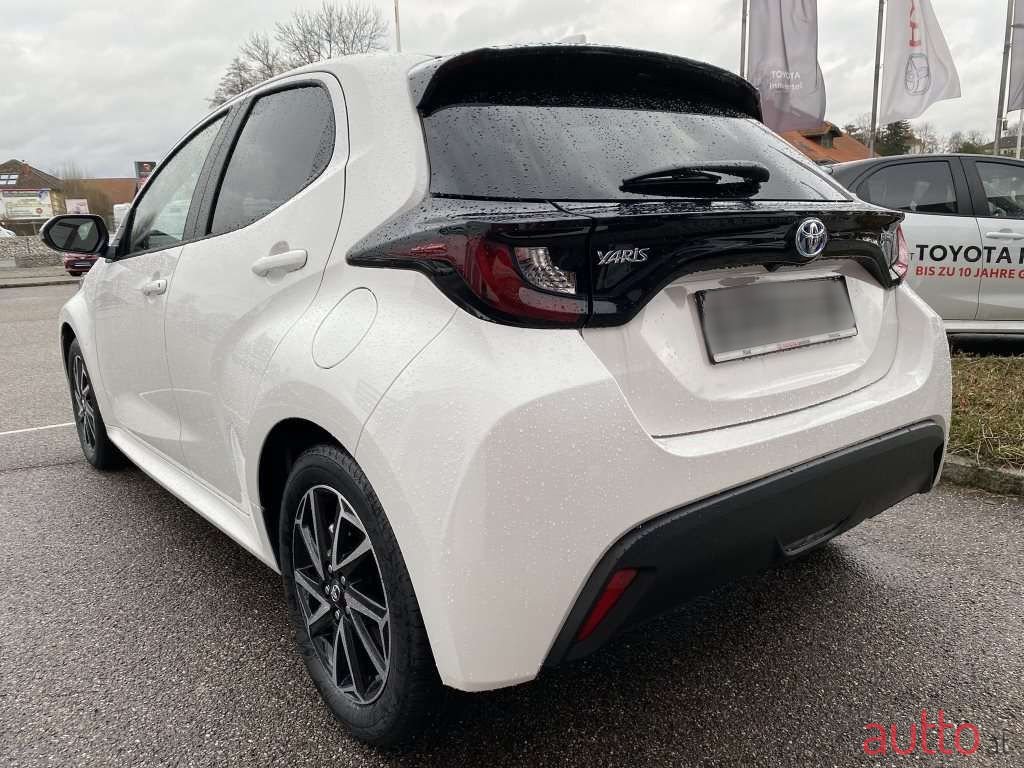 2023' Toyota Yaris photo #4