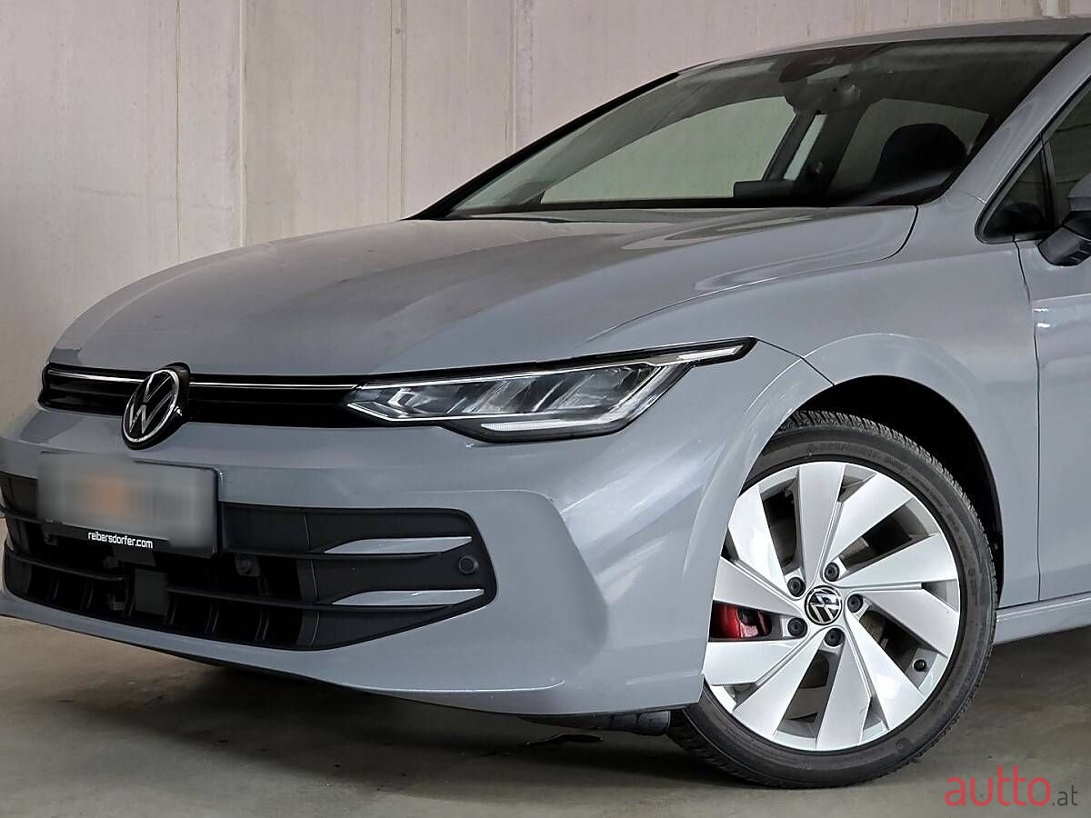 2024' Volkswagen Golf photo #2
