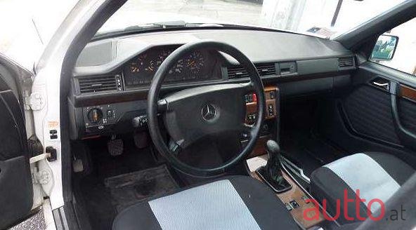 1990' Mercedes-Benz E-Klasse photo #2