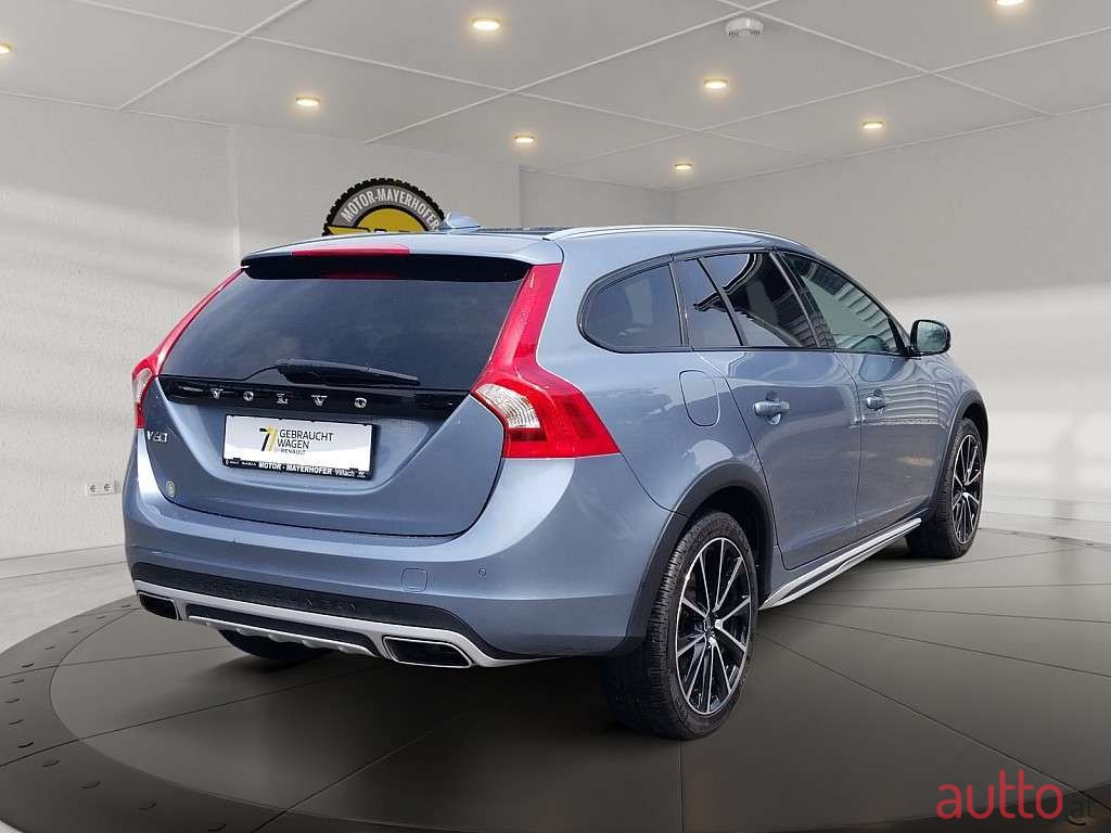2017' Volvo V60 photo #3