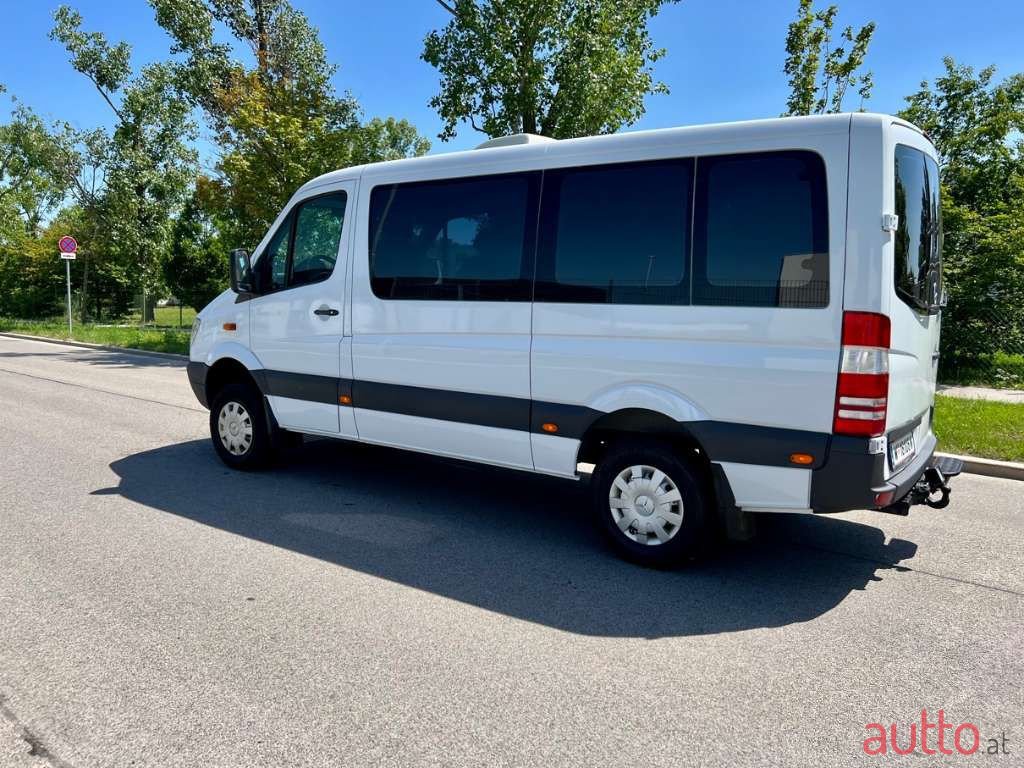 2009' Mercedes-Benz Sprinter photo #2