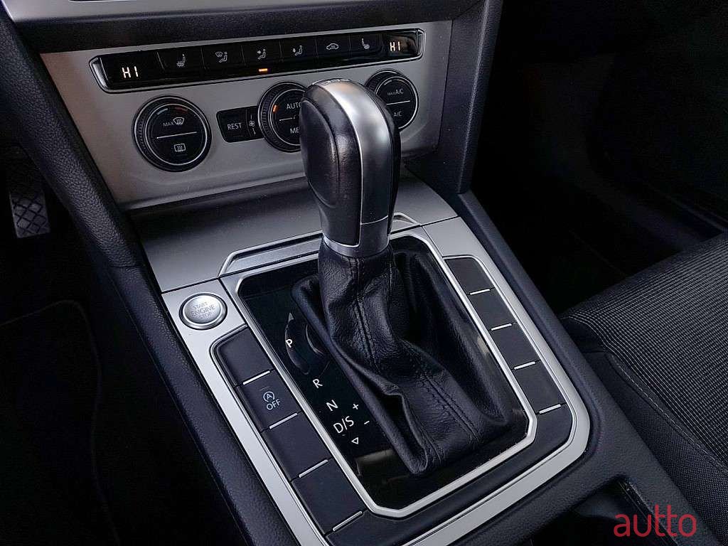 2019' Volkswagen Passat photo #4