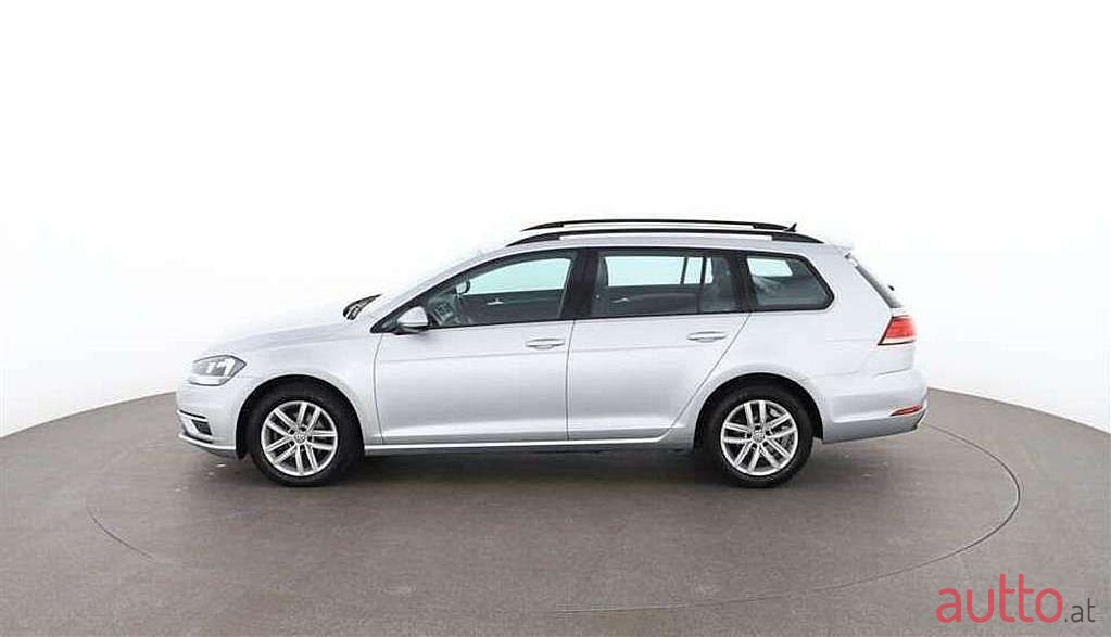 2019' Volkswagen Golf photo #5