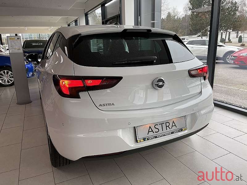 2019' Opel Astra photo #4