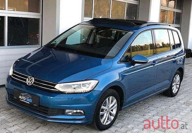 2016' Volkswagen Touran photo #1