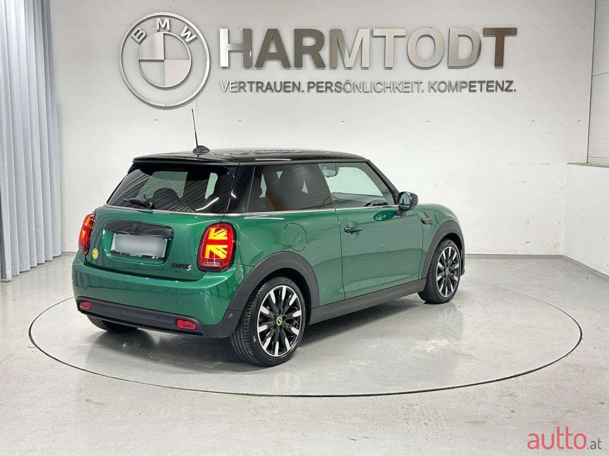 2021' MINI Cooper photo #4