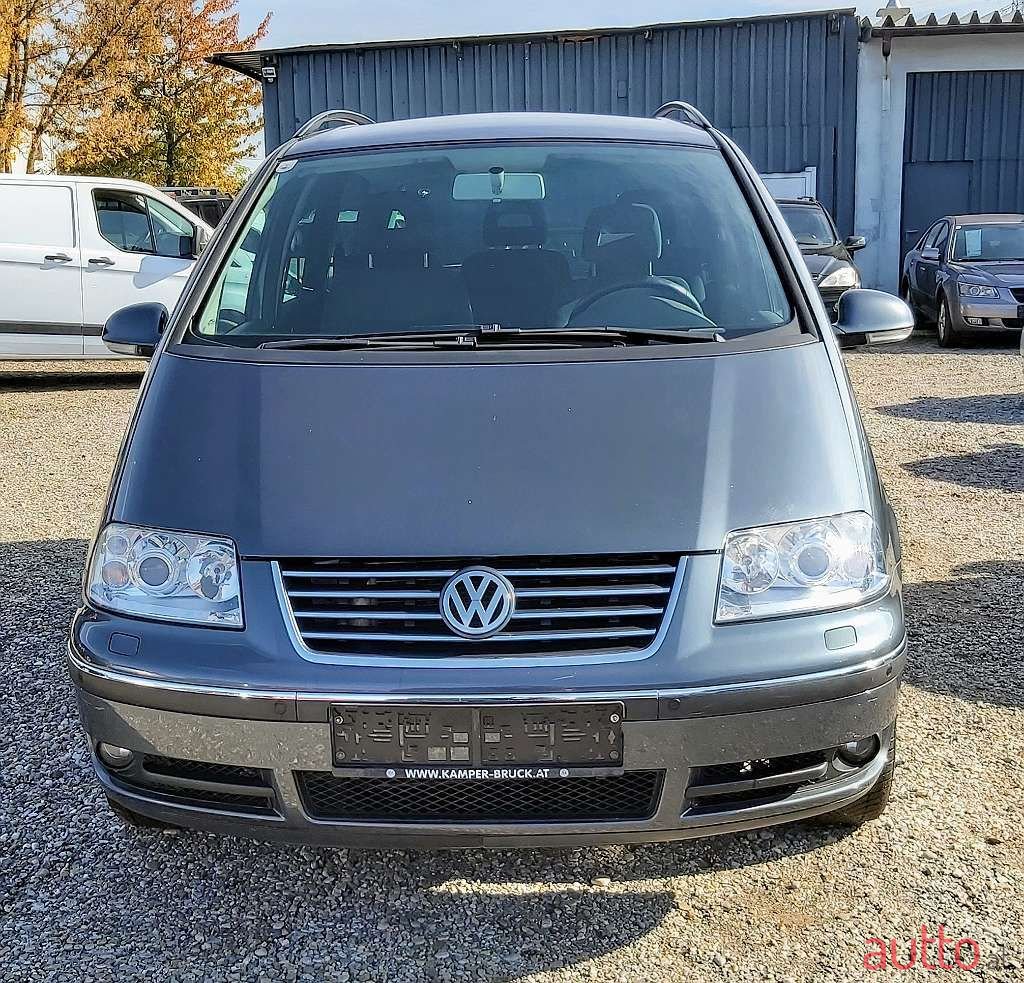 2008' Volkswagen Sharan photo #3