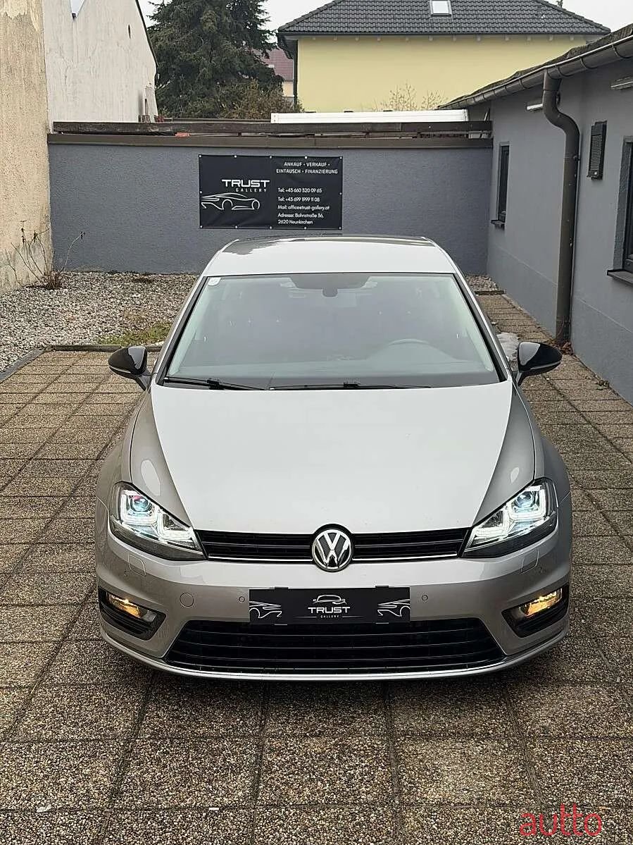 2012' Volkswagen Golf photo #2