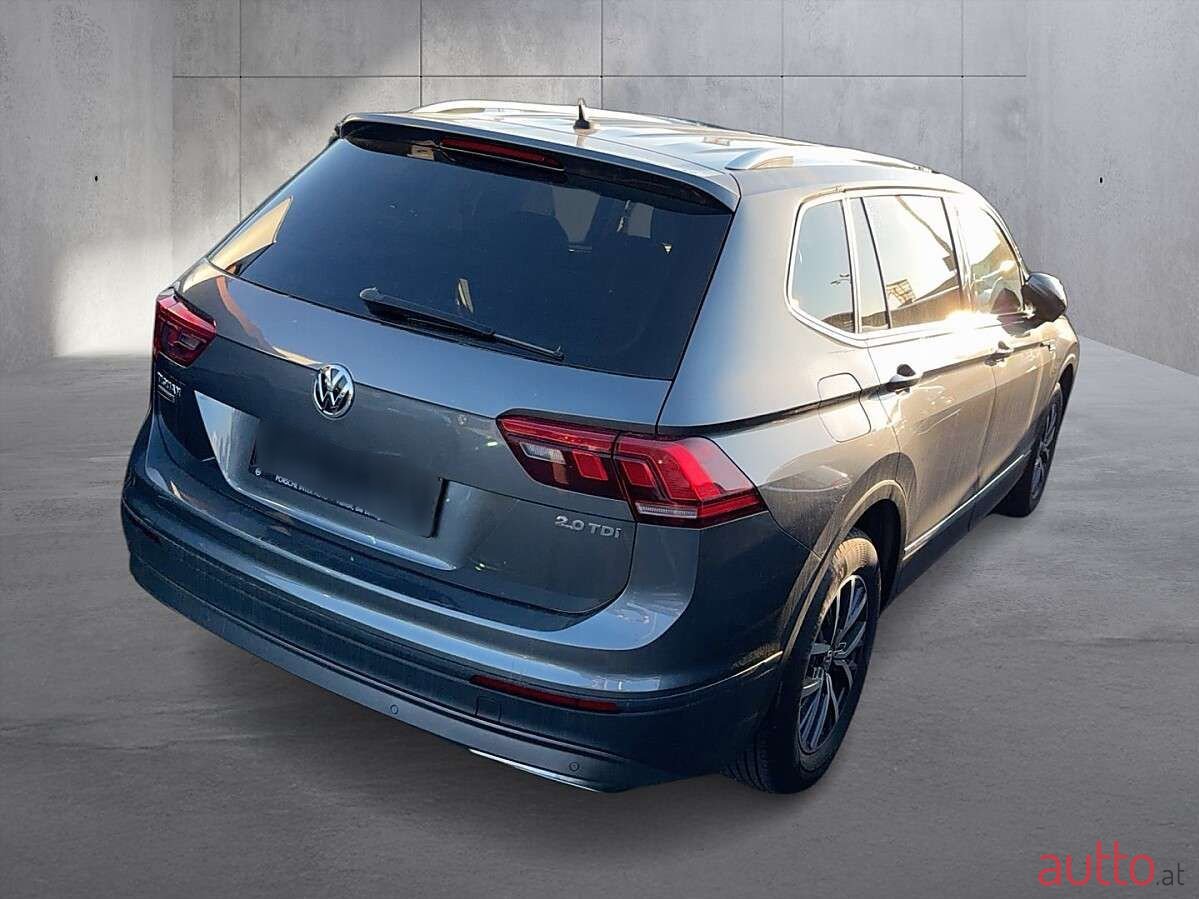 2019' Volkswagen Tiguan photo #3