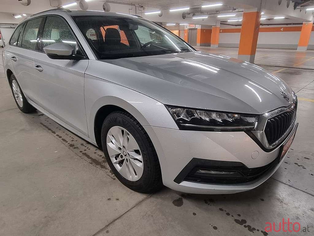 2021' Skoda Octavia photo #2