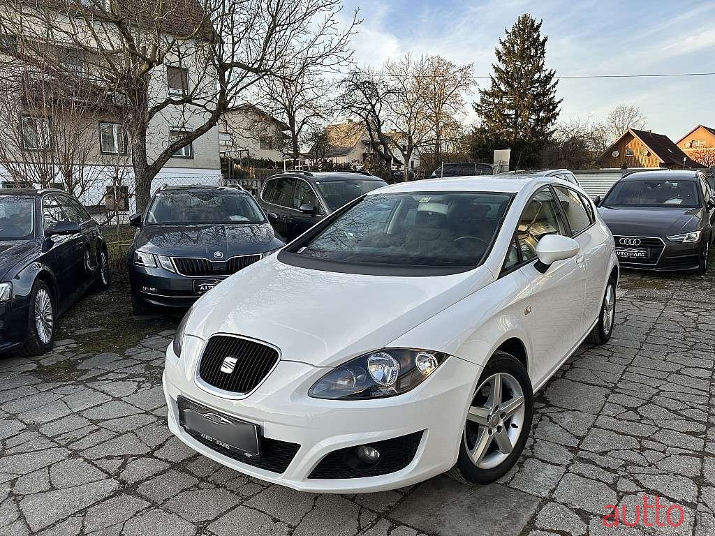 2011' SEAT Leon photo #1