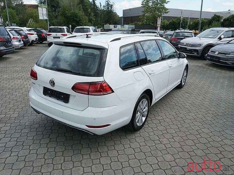 2019' Volkswagen Golf photo #4