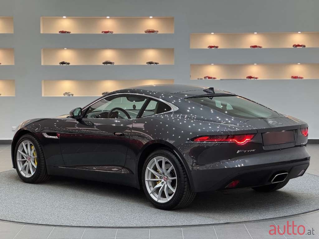 2019' Jaguar F-Type photo #3