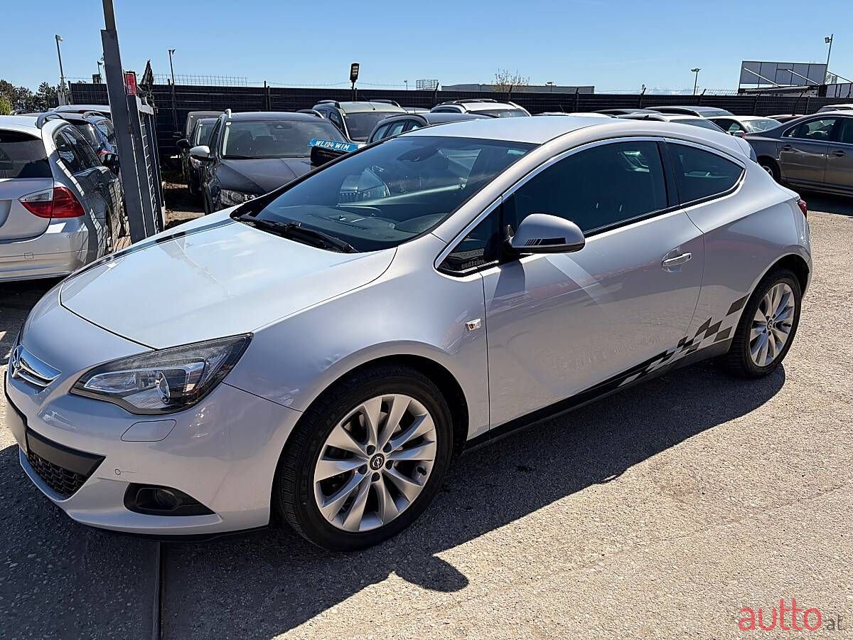 2012' Opel Astra photo #5