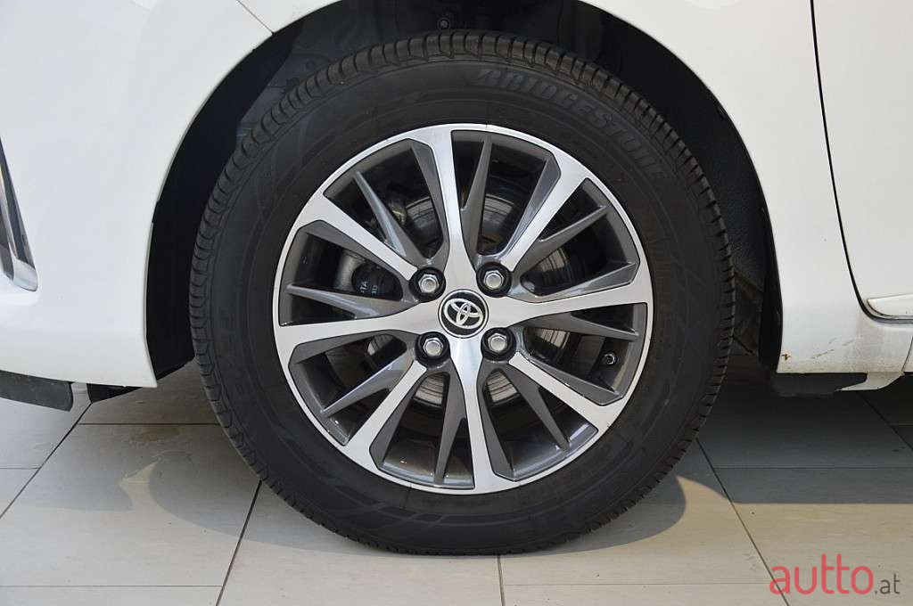 2019' Toyota Yaris photo #6