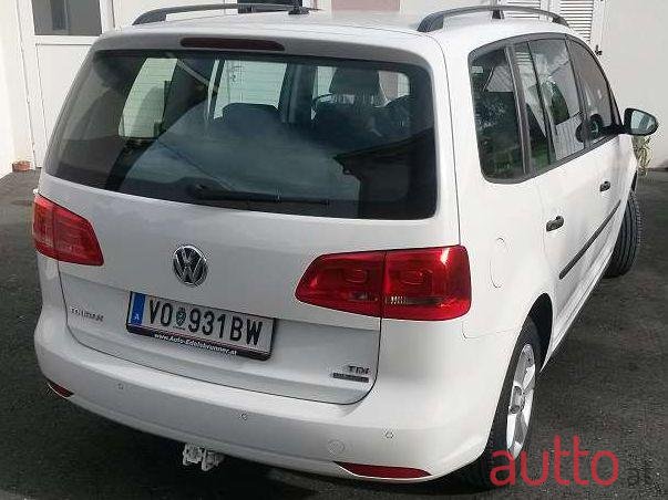 2012' Volkswagen Touran photo #2