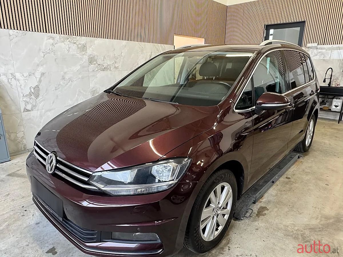 2019' Volkswagen Touran photo #1