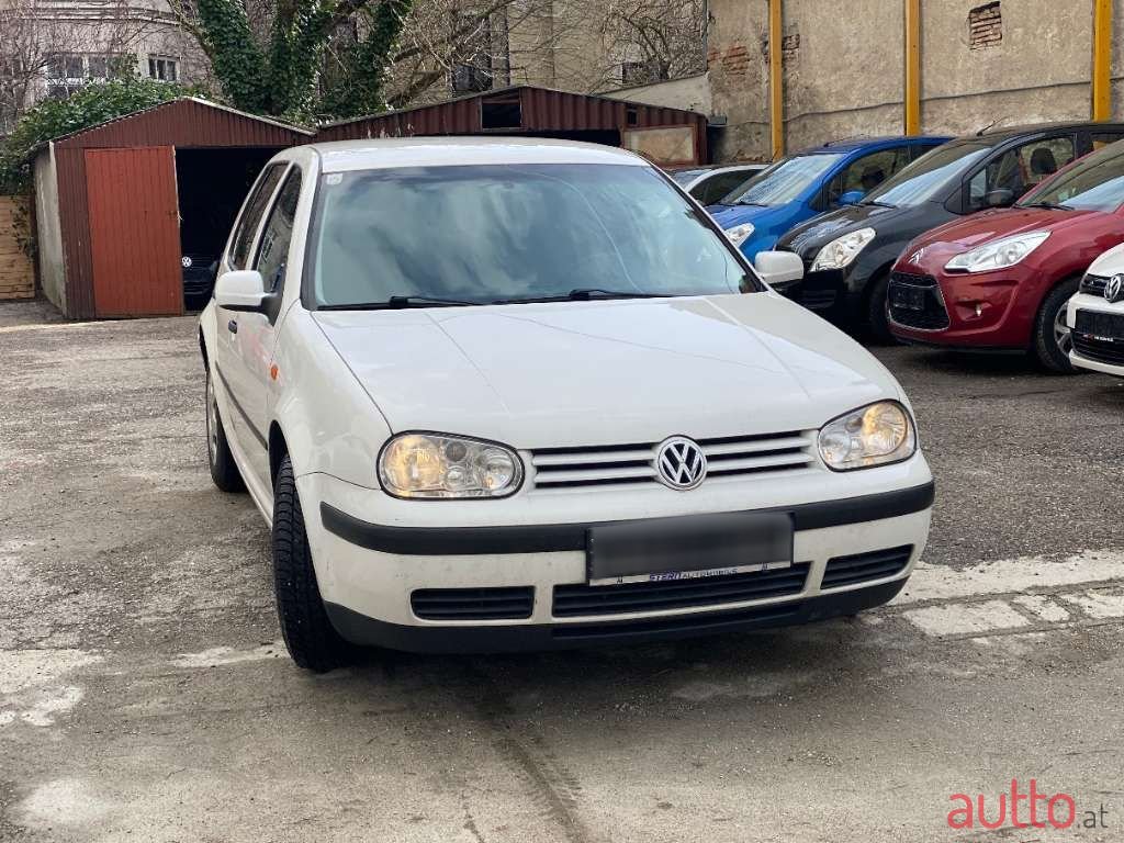 2001' Volkswagen Golf photo #2